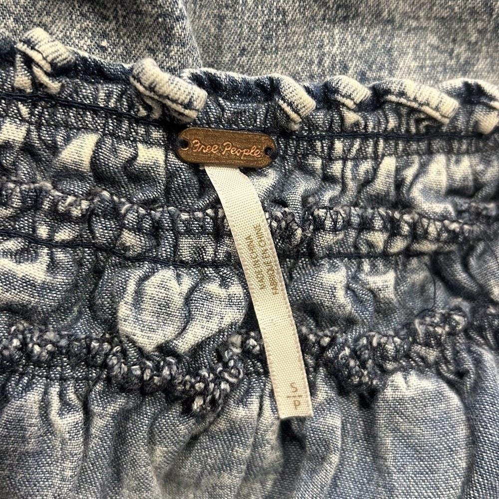 Free People Ainsley Denim top womens Small Blue faded bell‎ sleeve Boho - Picture 5 of 6
